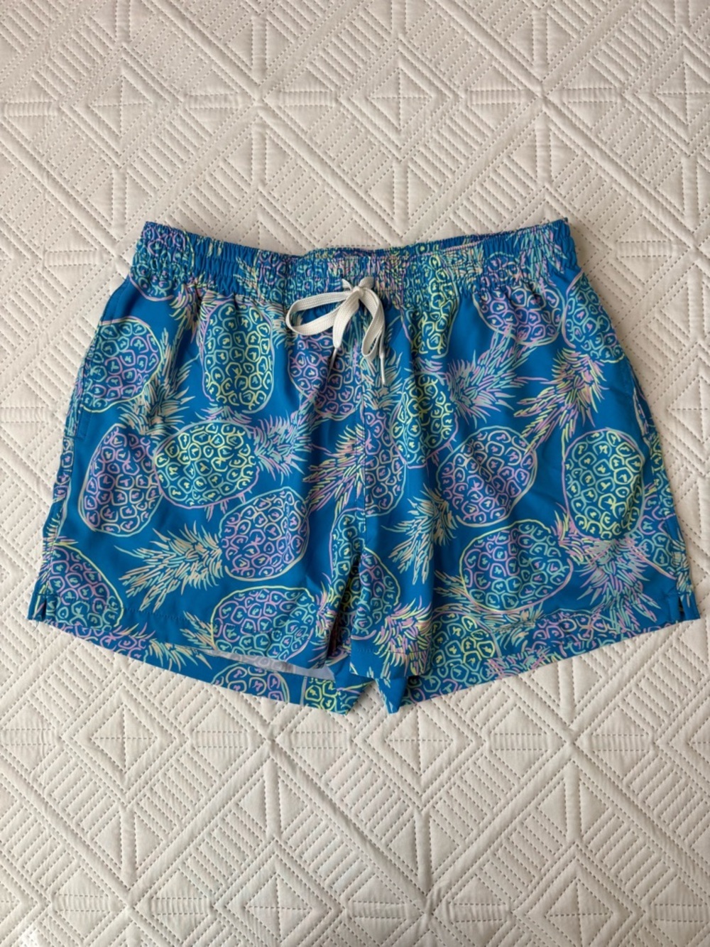 Chubbies Swim Trunks 4” Inseam Pineapple Print Size L